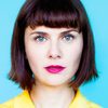 Amélie Glenn as Professeure de français - Chloé
