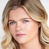 Lauren McNamara as Zoe Oliver