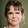 Nailea Norvind as Insurance agent