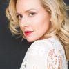 Allison McAtee as Viv