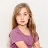 Coco White as Manager's Daughter