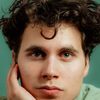 Jonas Gindin as Curious Fan