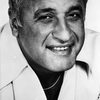 Vic Tayback as Plainclothes Officer at TWA Counter (uncredited)