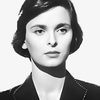Lucia Bosè as Une amie d'Orphée(non crédité)