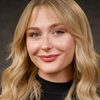 Alyvia Alyn Lind as Olivia Sullivan