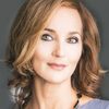 Michelle Brezinski as Lynn - Jesse's mom