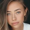 Sophia Carriere as Brooke