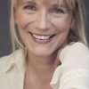 Harley Jane Kozak as Dr. Wanda Bell