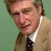 Richard Mulligan as Marvin Dummitz