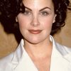 Sherilyn Fenn as Dez Wilson