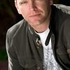 Robert Hobbs as Burly Policeman