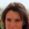 Katrin Cartlidge as Dodo McNeill