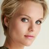 Stijn Fransen as Yvonne 'Eve' Giessen