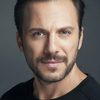 Serkan Altunorak as Metin