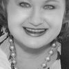 Irma Arendt as Stout Woman