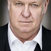 Hans-Eckart Eckhardt as Subway Driver