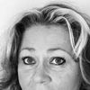 Stacey Guthrie as Liz Stewart