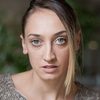 Ilona Brezoianu as Cami