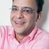 Vidhu Vinod Chopra as Pritam Pandey's Father