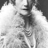 Carrie Daumery as Dowager Gambler (uncredited)