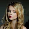 Izabella Miko as Cammie
