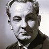 Leo McKern as Insp. Curry
