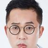 Ahn Jeong-bin as Plainclothes Police Officer