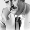 Agustín González as Don Pedro