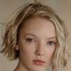 Raffiella Chapman as Anna