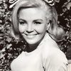 Suzie Kaye as Sally
