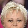 Muriel Robin as L'agent