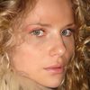 Ava Loraschi as Elise