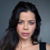 Larissa Vereza as Helen Jacobs