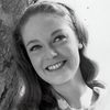 Elizabeth Hartman as Zinaida