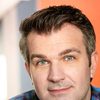 Ian Delaney as Lt. Renfield