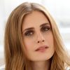 Caroline Kaplan as Ava