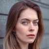 Melissa Neal as English Girl
