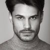 Elvis Esposito as translator Riccardo