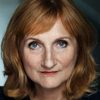 Petra Nadolny as Sozialarbeiterin Schmitt