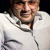 Mukesh Chhabra as Tariq (Estate Agent)