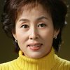 Lee Kyung-jin as Soo-jin's Mother