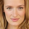 Breeda Wool as Rayna