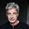 Rolf Berg as Bankangestellter