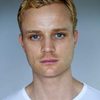 Lucas Hansen as Assistent