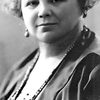 Minnie Rayner as Elizabeth