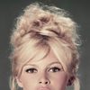 Brigitte Bardot as (segment "Anna")