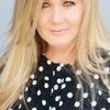 Connie Woods as Janis