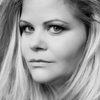 Geneviève Schmidt as La Magnifique Princesse (voice)