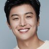 Yeon Woo-jin as Yoon Shi-kyung