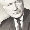 John Zaremba as Robert Fenton